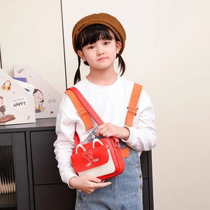 Mini sac bandoulière enfant rouge et blanc avec motif koala et détails oreilles de chat