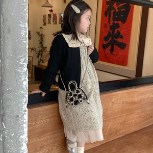 Kleinkind Mädchen Blumenkleid Set mit schwarzer Strickjacke und eleganter Perlenhandtasche