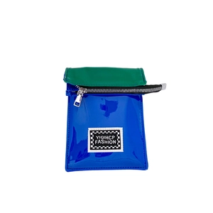 Mini sac bandoulière en cuir verni brillant pour enfants bleu et vert contrasté