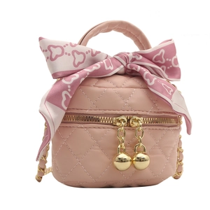 Mini sac seau rose matelassé pour filles avec foulard en soie et chaîne dorée
