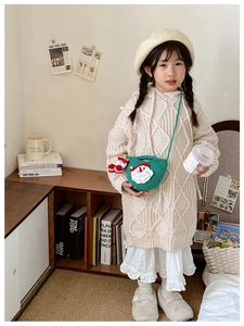 Detailed handmade green crochet Christmas Santa crossbody bag for kids fashion