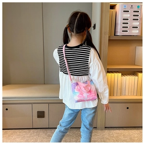 Kid's gradient mermaid print handbag with adjustable pink shoulder strap on a small model