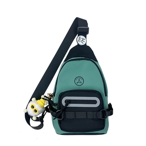 Sacoche de poitrine pour enfants vert et noir avec sangle réglable et peluche