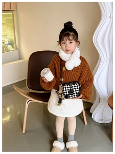 Girl's winter outfit with brown cardigan and black-white checkered mini crossbody bag