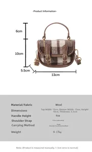 Mini sac à main en tweed à carreaux avec détails des dimensions de 13 cm et bandoulière