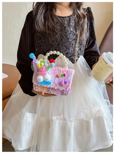 Sac à main rose en peluche pour filles avec poignée en perles et motifs colorés