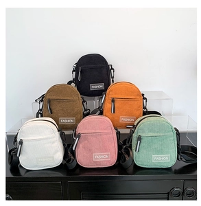 Mini sacs bandoulière en velours côtelé en six couleurs avec bretelles en nylon