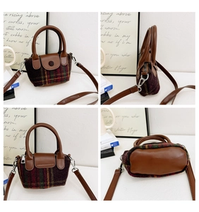 Vista dettagliata su quattro lati della borsa in tweed a quadri vintage con tracolla in pelle