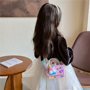 Sac peluche pour fille avec canard mignon, poignée en perles et chaîne dorée