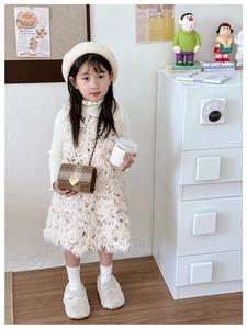 Girl's beige sequin plush dress set with brown plaid heart clasp crossbody bag