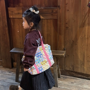 Quilted floral crossbody bag for girls with cute cartoon cat and heart patterns