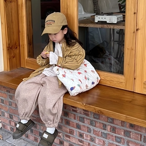 Cute floral girl's crossbody bag styled with a casual Korean-style children's outfit