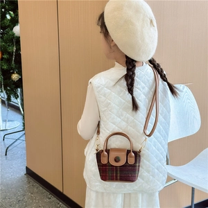 Retro girls' plaid mini handbag with red and green tweed pattern and brown leather handle