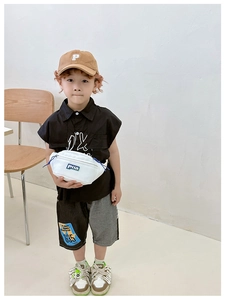 Detailed view of the white canvas waist bag with Piia logo on a child model's shoulder