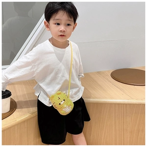 Détails du tricot d'un sac bandoulière tigre jaune fait main pour enfants