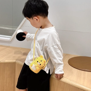 Sac bandoulière tigre tricoté main pour enfants avec oreilles 3D et design en crochet