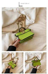 Dettaglio della mini borsa a tracolla verde neon con catena d'oro e chiusura a scatto