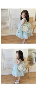 Détail de la robe tutu bleu clair pour filles montrant les couches de tulle et sans manches
