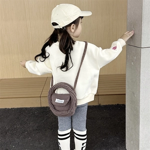 Brown knit shoulder bag for children styled with casual autumn outfit and beige baseball cap