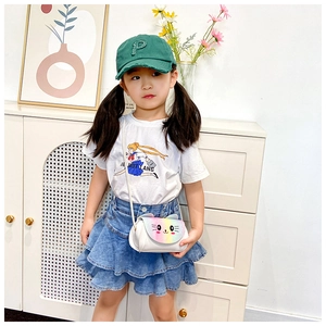 Detail of cute cat-shaped rainbow sequin shoulder bag with kids casual outfit