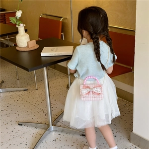 Borsa a quadretti rosa per bambina con fiocco in pizzo e manico di perle elegante