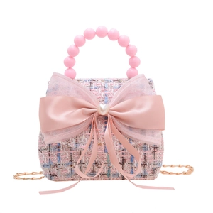 Sac bandoulière en tweed rose pour filles avec nœud, cœur en perle et poignée perlée