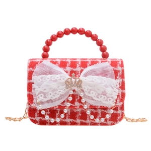 Borsa a tracolla in tweed rosso per bambina con manico di perle e corona in pizzo