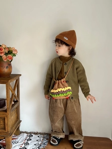 Cute hamburger crochet bucket bag paired with autumn knit cardigan and corduroy pants