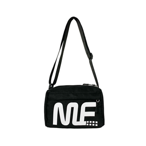 Sac bandoulière enfant en nylon noir avec motif de lettres ME et sangle réglable