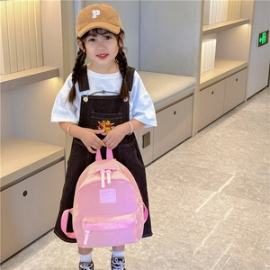 Rosa Nylon-Kindergartenrucksack für Kinder mit Reißverschlusstasche und verstellbaren Gurten
