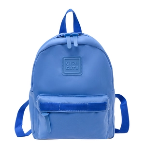 Kleiner blauer Kinderrucksack aus Nylon mit Reißverschlusstasche und Logo-Patch