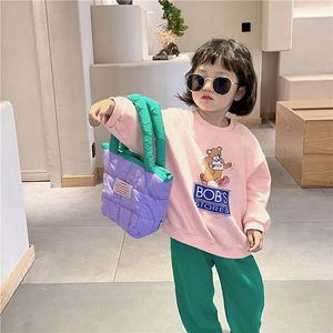 Sac à bandoulière matelassé en nylon pour enfants aux couleurs de macaron d'hiver