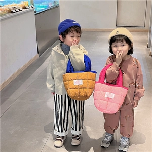 Sacs à main matelassés pour enfants en couleurs macaron avec finitions en nylon doux