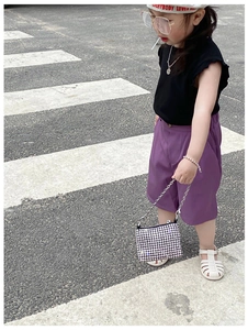 Girl's mini sparkly rhinestone handbag with chain strap for trendy summer outfit