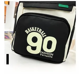 Détail du sac à dos de basket noir et blanc avec cordons de fermeture de haute qualité