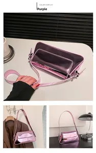Nahaufnahme einer glänzenden lila Lackleder-Schultertasche mit reflektierendem Finish