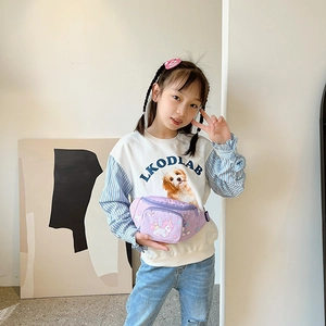 Joli sac banane licorne violet pour filles avec sangle réglable porté par un enfant