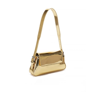 Minimalistische goldene Schultertasche mit Spiegeleffekt und glänzendem Finish