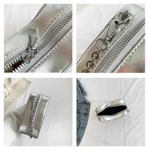 Detailansicht der silbernen Game-Controller-Tasche mit Metall-Reißverschlüssen und Kette