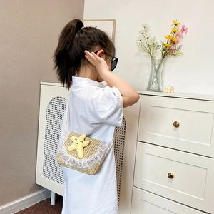 Schattige geweven stro schoudertas voor kinderen met kant en gele ster decoratie