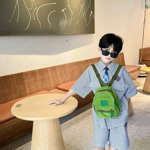 Petit sac à dos enfant vert herbe mignon en nylon durable avec des bretelles réglables