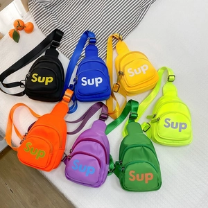 Mini Sac De Poitrine Pour Enfants Nylon Sac Bandoulière Imprimé Lettres Sangle Réglable Extérieur Mode Banane Garçons Filles