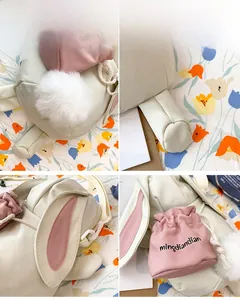 Dettagli della borsa a tracolla coniglio bianco con coda di peluche e mini pochette