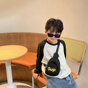 Sac bandoulière tendance pour enfants en toile noire avec lettres jaunes pour garçons et filles
