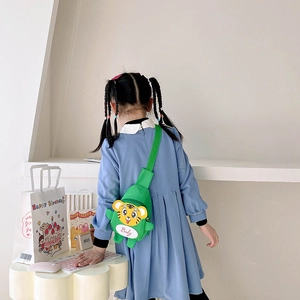 Süße grüne Kinder-Brusttasche aus Segeltuch mit Baby-Tiger-Motiv und verstellbarem Gurt