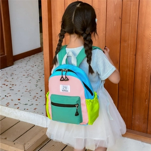 Petit sac à dos léger de maternelle pour enfants aux couleurs vives avec étiquette lapin