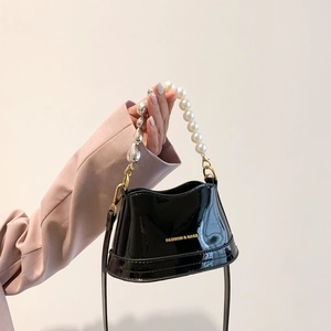 Mini Crossbody Handbag With Artificial Pearl Handle And Heart Metal Decor Elegant PU Patent Leather Shoulder Bag For Women