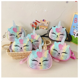 Sacs à bandoulière chat licorne à paillettes pour enfants dans un panier tressé