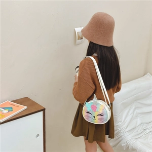 Sac bandoulière licorne pour fille blanc avec paillettes arc-en-ciel et chat brodé
