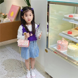 Sac bandoulière en tweed rose pour enfant avec poignée en perles et chaîne dorée